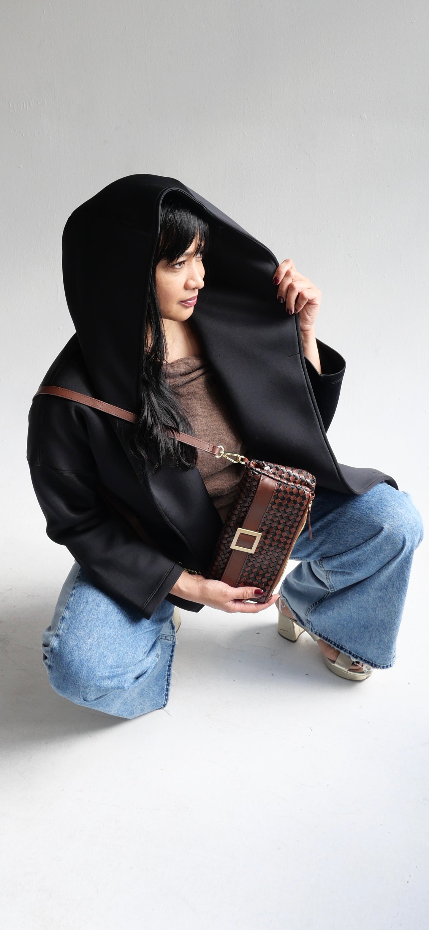 The Quintessential bag in chocolate/charcoal