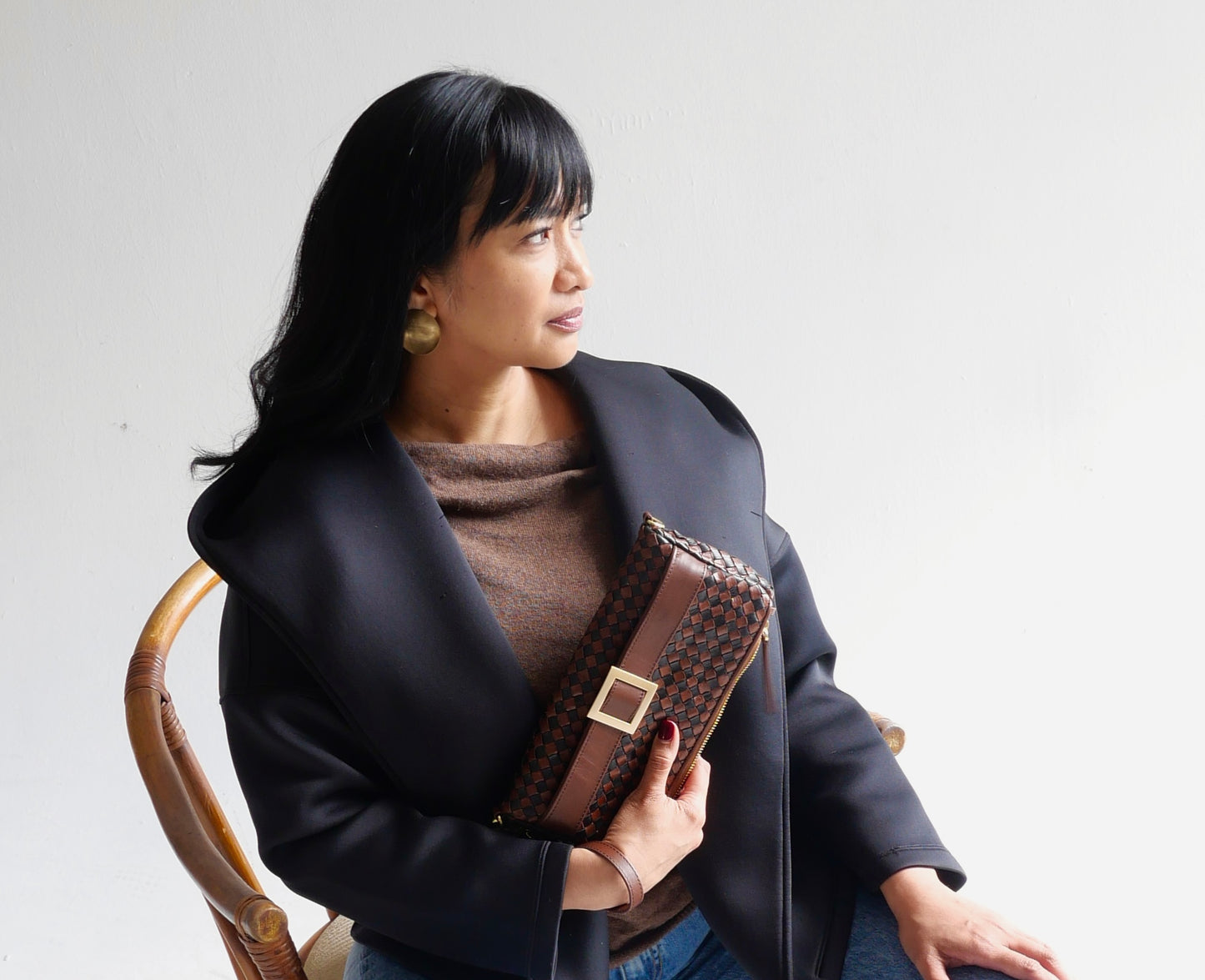 The Quintessential bag in chocolate/charcoal