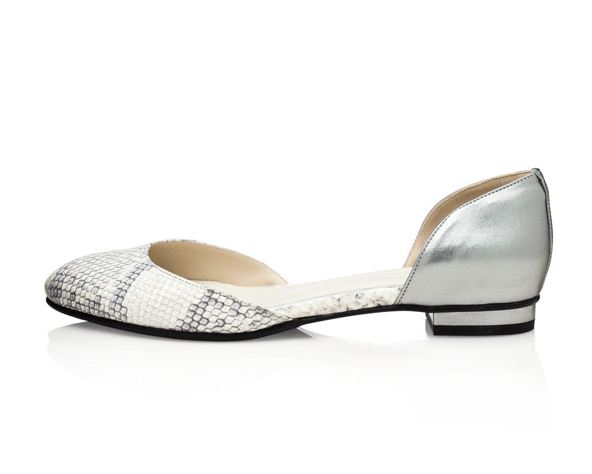 Pump/d’orsay in white and pewter