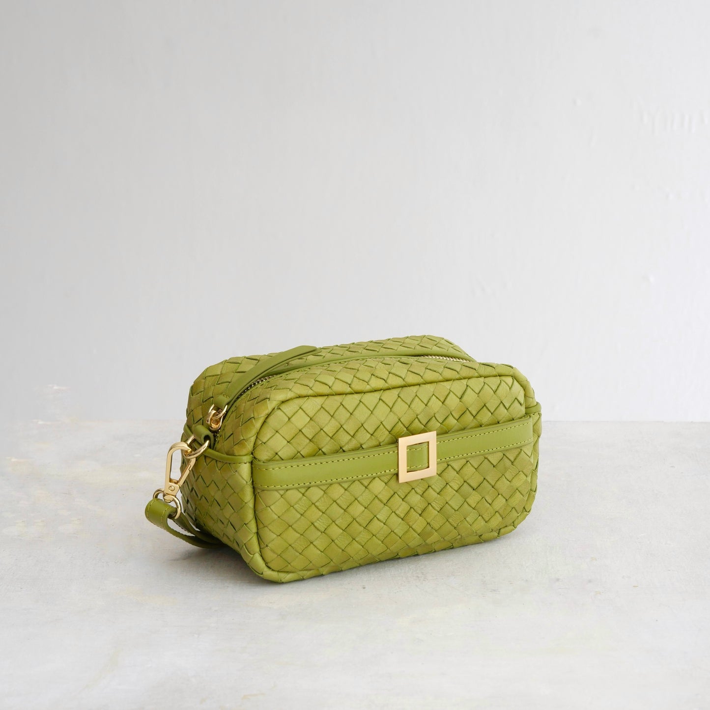 Camera bag in pistachio green