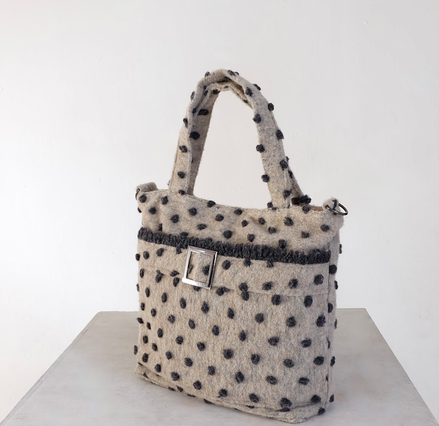 Wool Medium tote in beige-grey