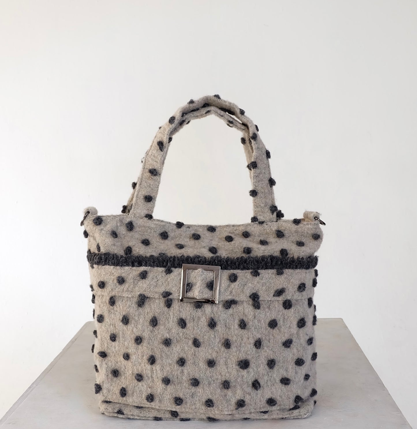 Wool Medium tote in beige-grey