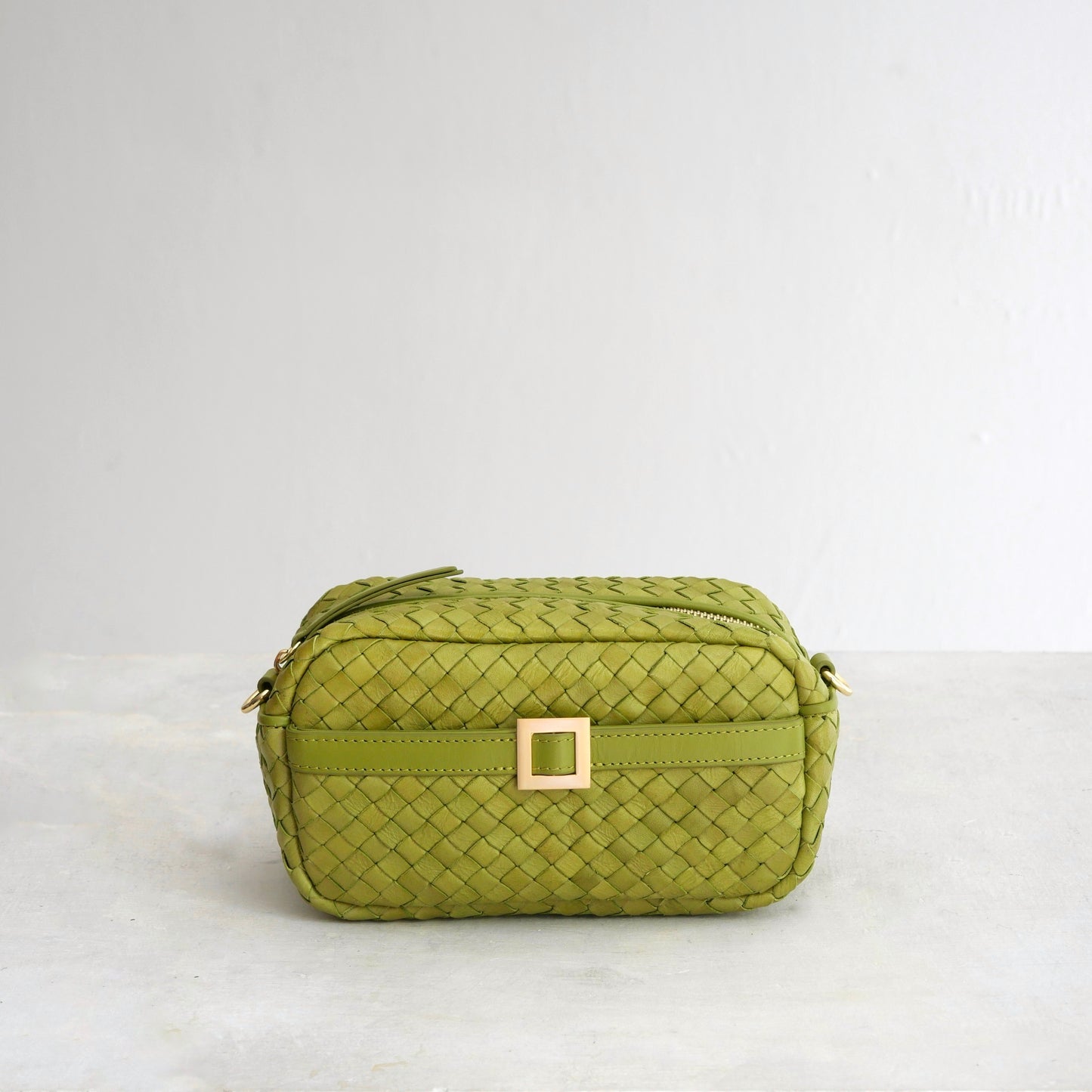 Camera bag in pistachio green